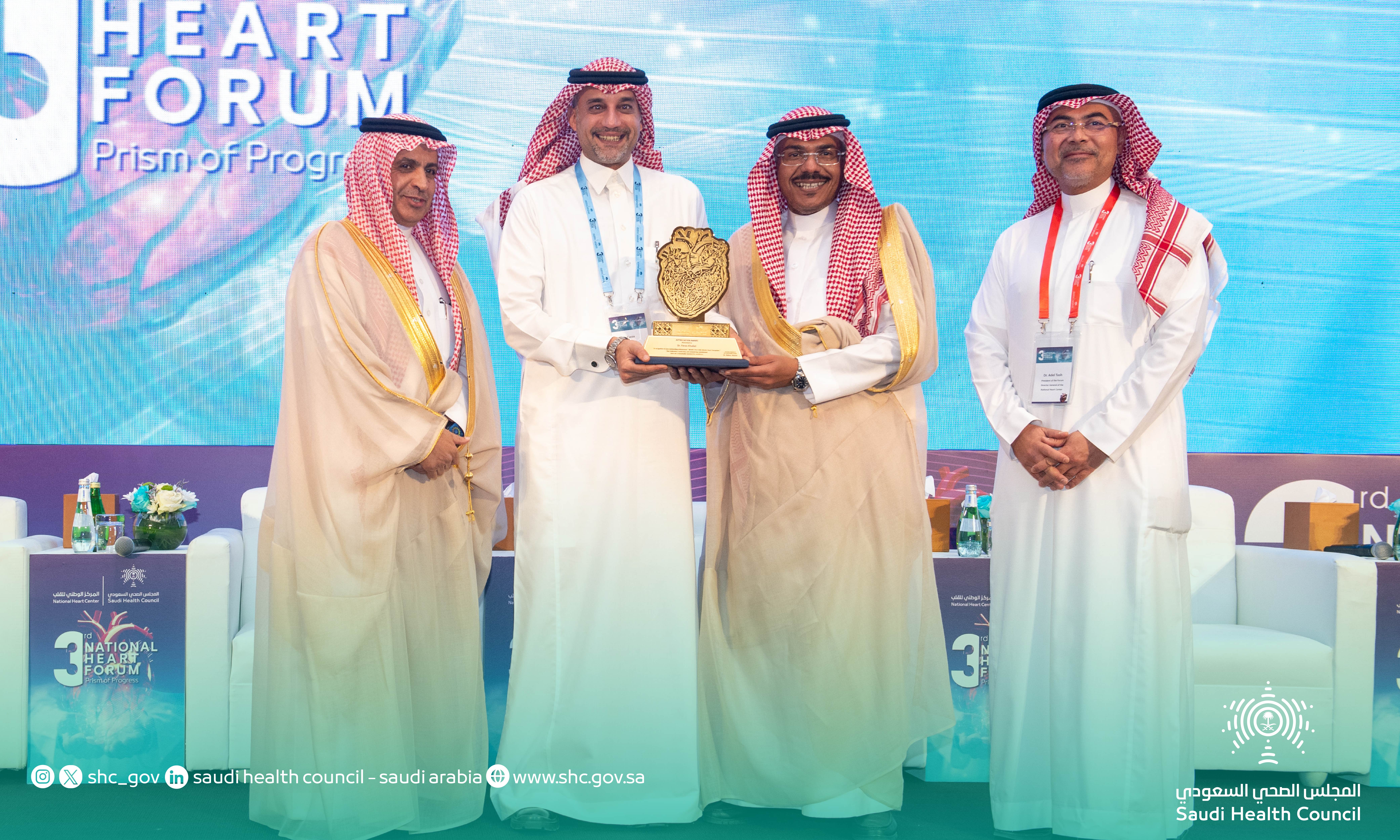 تكريم د. فراس خليل في ملتقى القلب الوطني الثالث